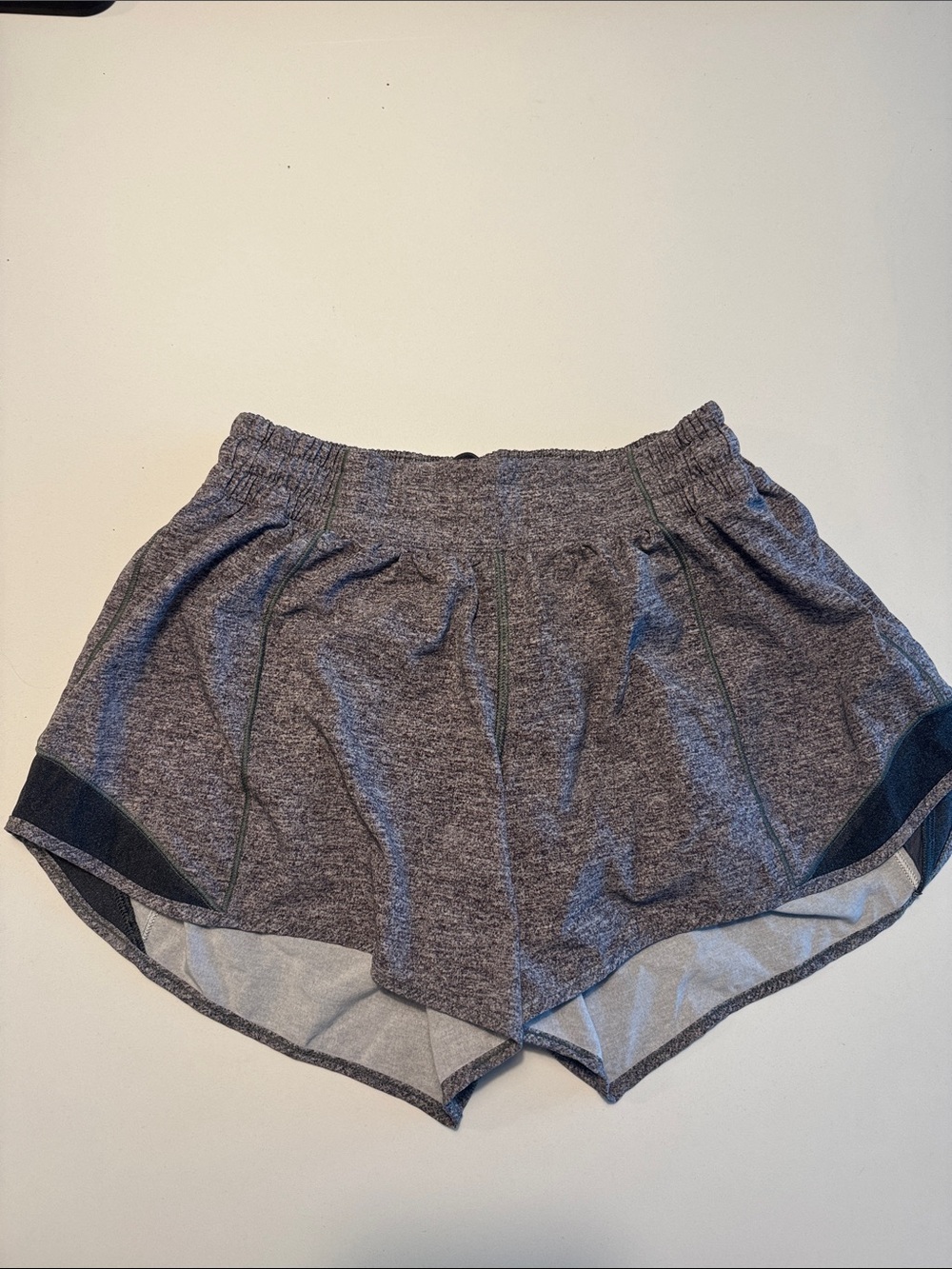 lululemon Hotty-Hot Low-Rise lined short 4”